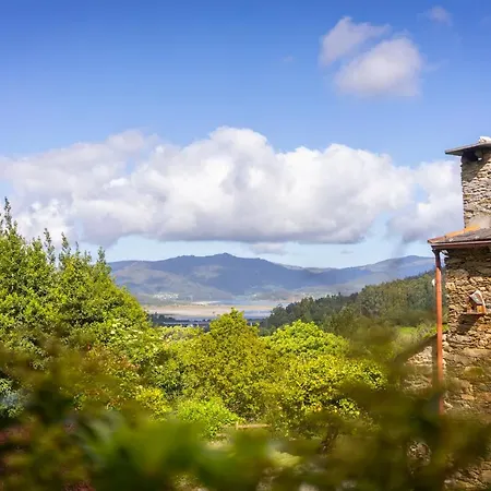 Holiday home Gallaecia De Naterra. Casa De Piedra Con Vistas. Couzadoiro